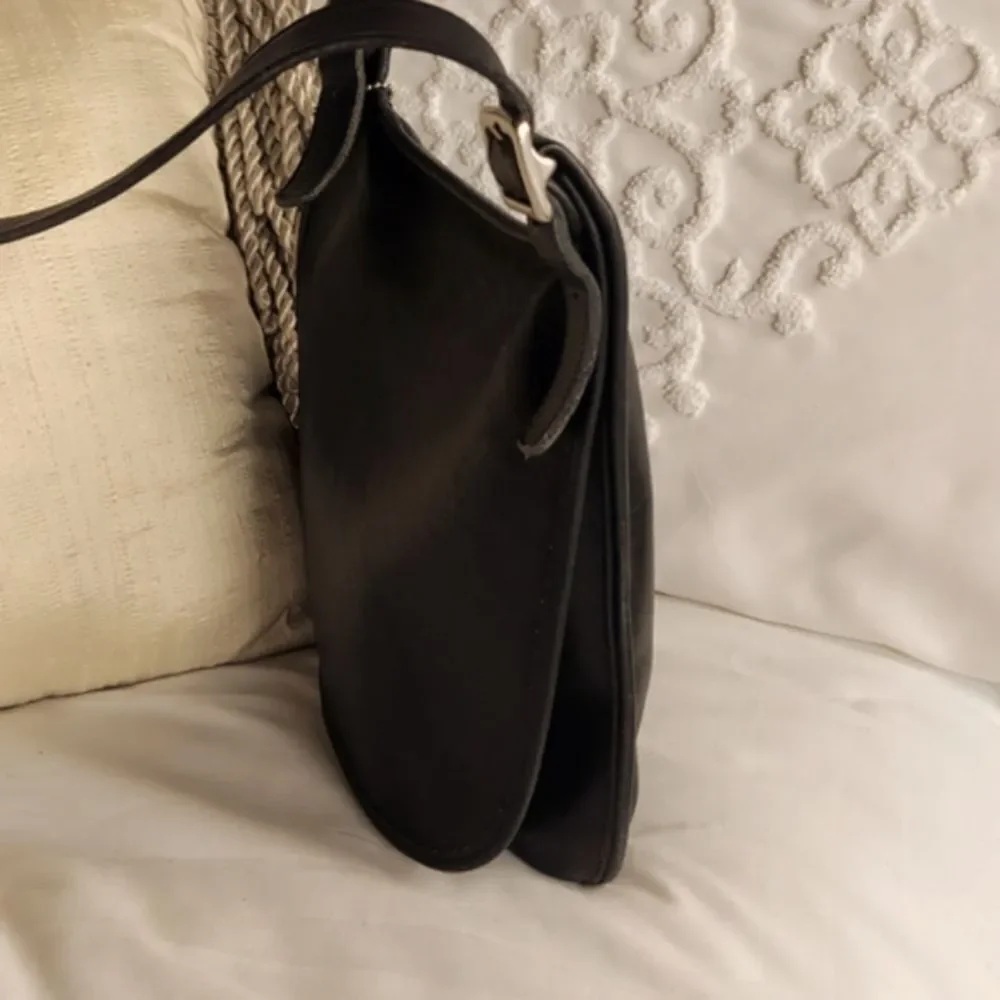 Vintage Coach Black 🖤 Leather Slim Hippie Flap Crossbody Saddle Messenge
